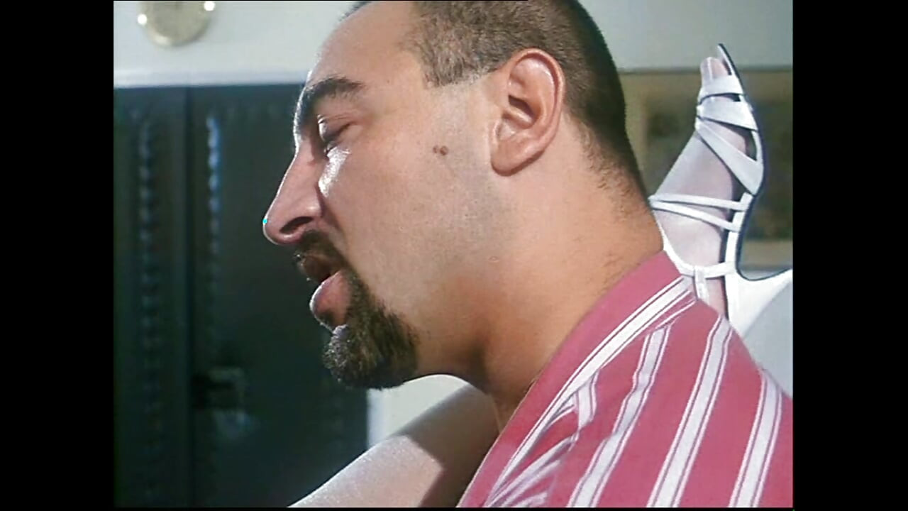 ミルクを飲み込む人