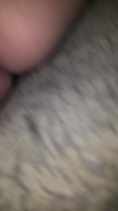 吃她多汁的厚实湿润的阴户