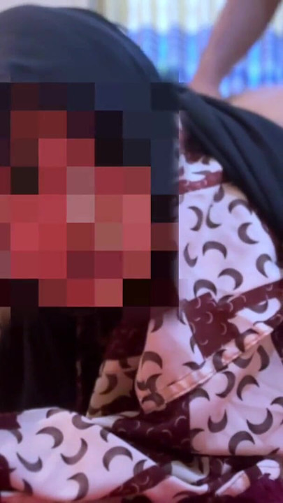 Morate podijeliti trenutak iz "Vruća muslimanka želi analno jebanje od mene! Onda uništim njezinu veliku guzu grubim jebanjem"