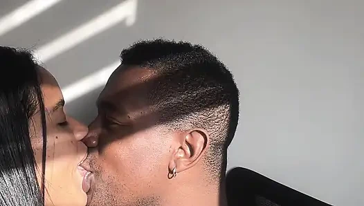 Посмотри, как я это делаю, что я наслаждаюсь хорошим небрежным минетом с глубокой глоткой - любительская пара - Nysde