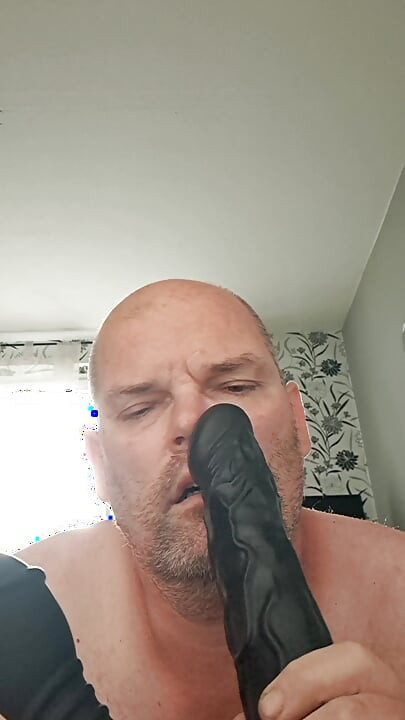 Recém brincou com o plug na bunda e nos peitos