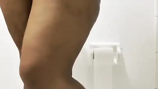Brauche eine pisse so dringend wie ich kann