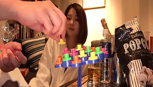 Симпатичная подруга соблазняет желанием медленного построить, прежде чем потерять себя в сладкий и интенсивный момент занятия любовью