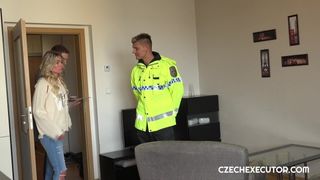Трах с возбужденным полицейским