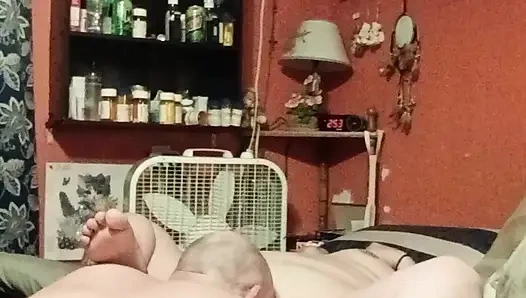 Er oral gibt mir oral, bis ich komme und macht weiter