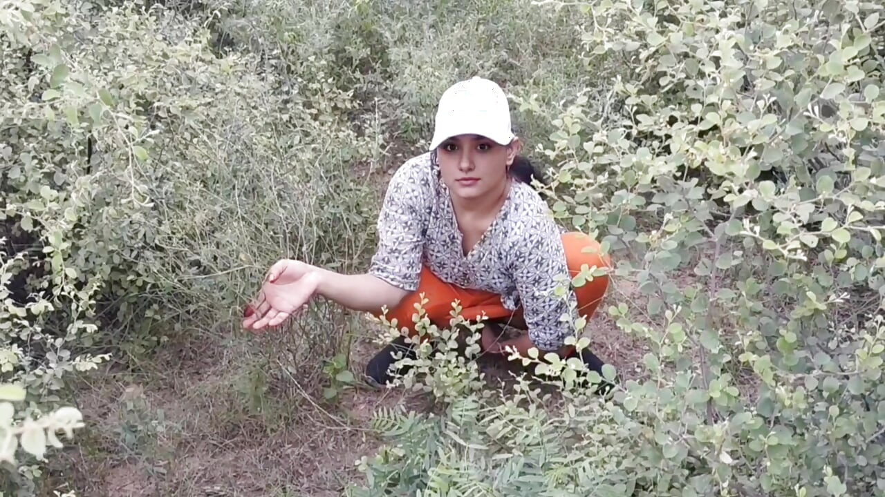 Ladki Gumne Aai Ek Ladke Ne Ladki Ko Muh Me Diya