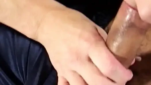 Blonde Verführerin in leidenschaftlicher Action