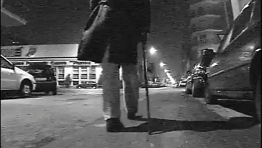 Блондинка с большими сиськами сосет член и трахается в задницу