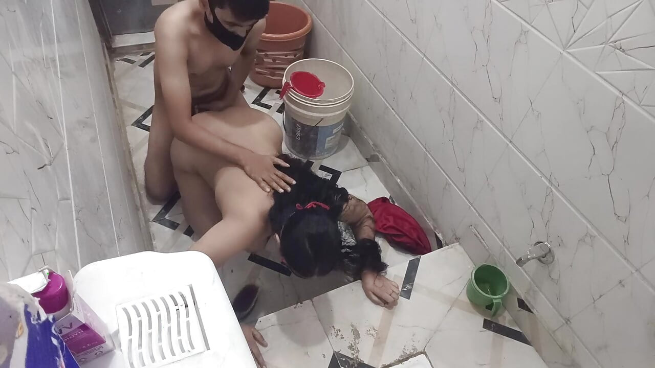 화장실에서 이웃을 떠나 사정