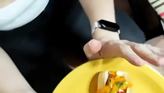 Халтура! Минет и сперма на Her Frankfurter! (и черные джинсы)