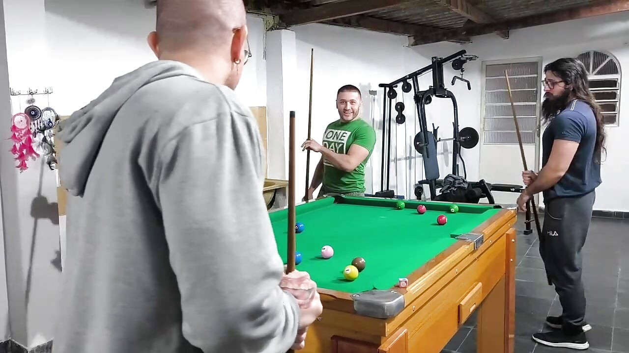 Me, Carmona, Opaido Carmona and Viking de Taubaté started a game of pool naked