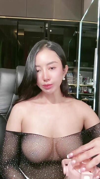 LIVE NAKED MODEL AMAZING PHONE CALL LITTLE