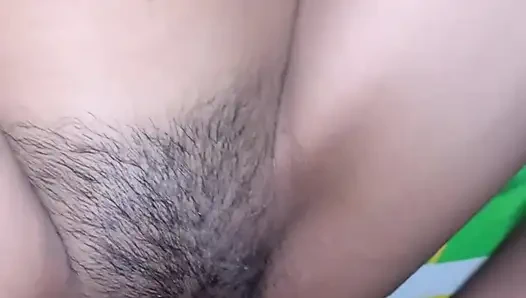 Ein mädchen mit einem rasierten kopf ficken.