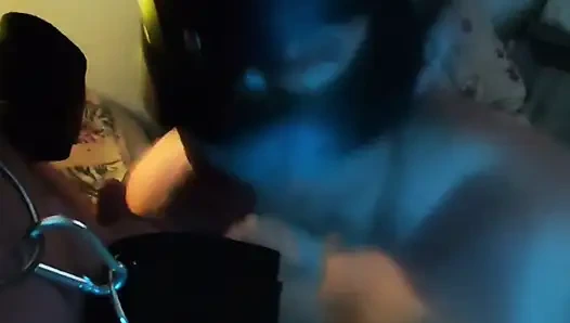 Ein dominanter und perverser handjob und blowjob, er kommt auf die titten seiner herrin! Abspritzen auf dicke titten!