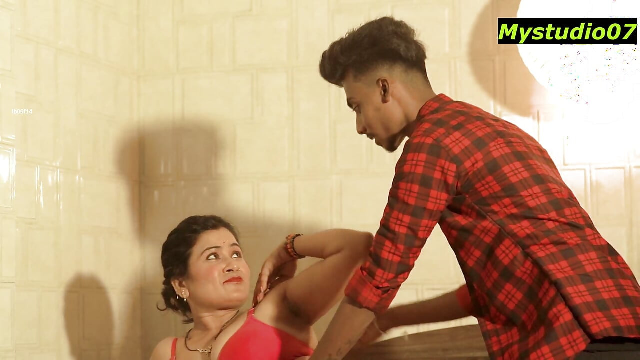 Indian Bujpuri Bhabhi Sexy dance and Hardcore Sex with Devar! Bhabhi Sex