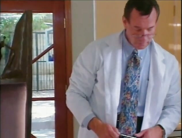 Enormes mamas ruivas em sexo a três fodendo médico chupando sexo a três