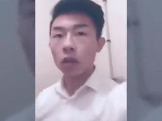 Китайский паренек трахает секс-игрушку