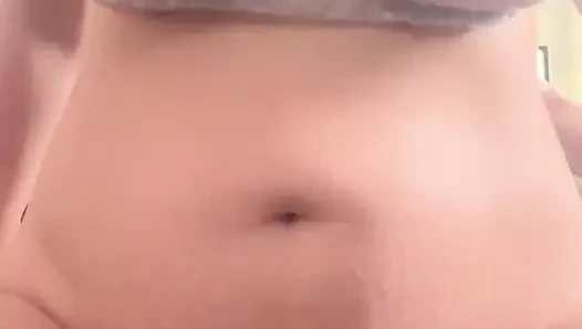 Azgın oda arkadaşının yarağına ihtiyacı var
