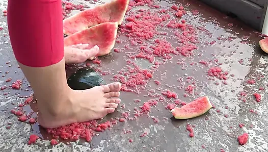 Wassermelone füttern!