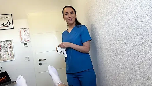 Er kam zweimal auf den massagetisch - handjob & blowjob