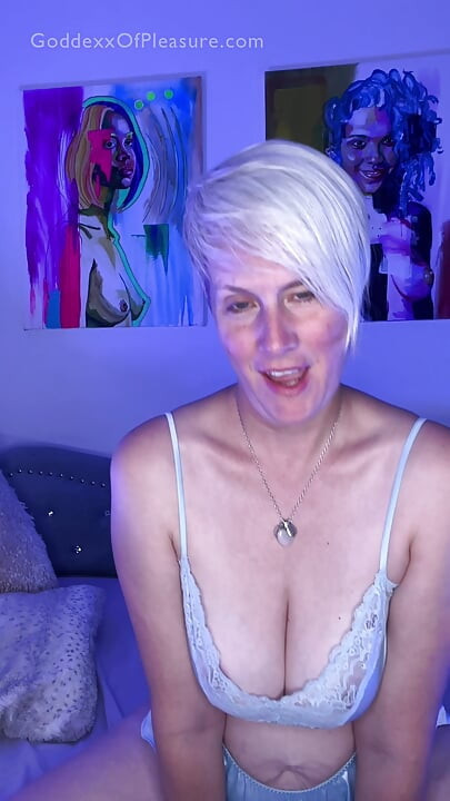 I Can't Sleep So StepMommy Gave Me A Good JOI