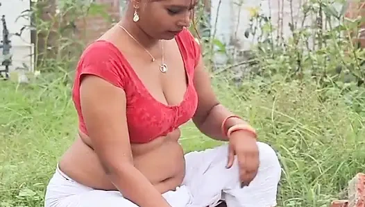 Kakak ipar indiaku mergokin aku lagi asik masturbasi memekku di kamarku