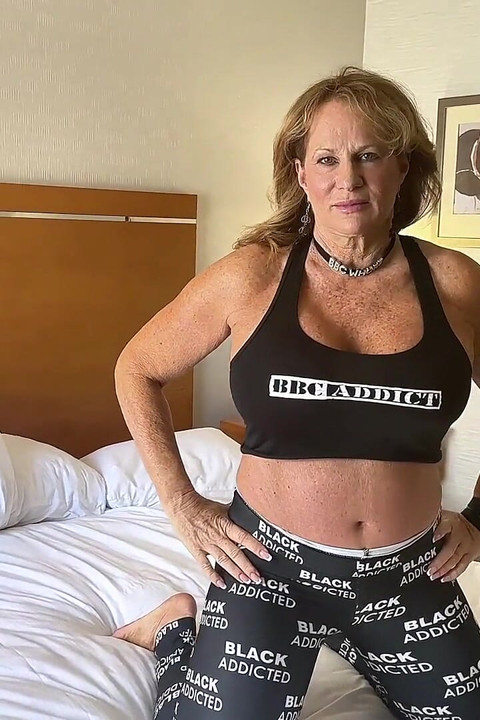 Super Squirting GILF Lana Lee Puts It All on Long BBC Revvy