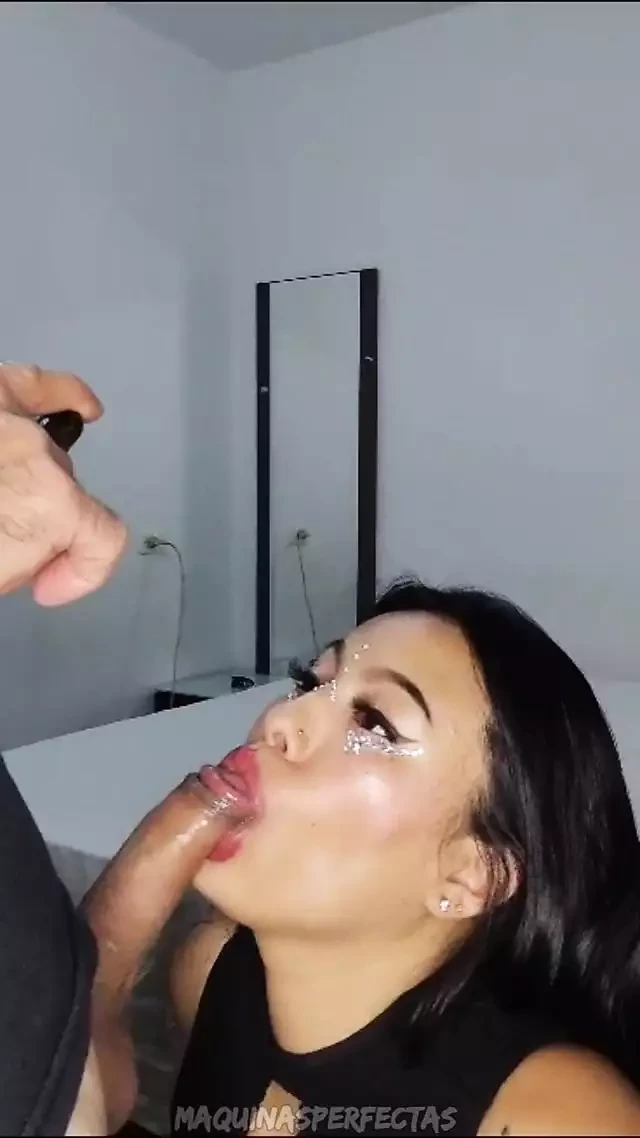 TREMENDOUS BRUNETTE gives me a blowjob, she has a deep throat that impresses how deep and hot it is!