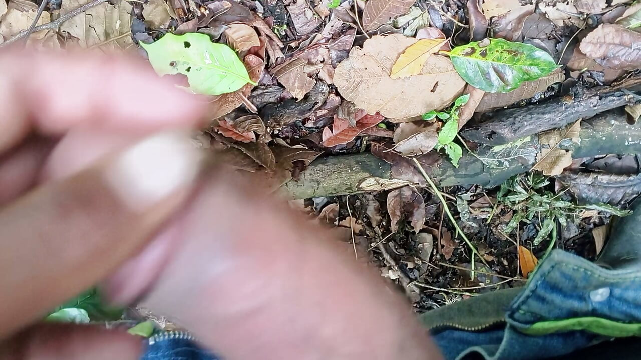 The guy didn't resist and also put his BBC ! !️ Wataa