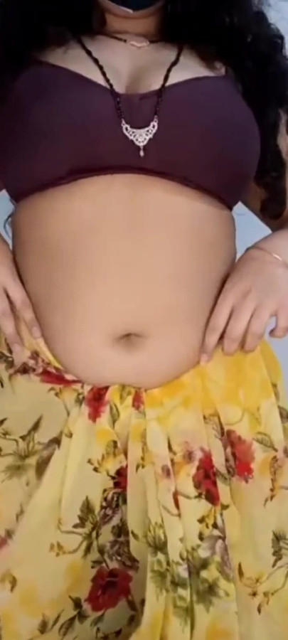 Mesti tengok detik dari "Makcik Desi India Ki Jawani Kya Mast Figure Dan Cakap Kotor"