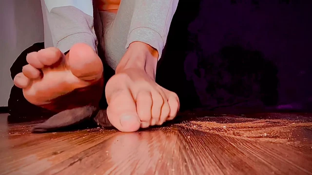 Dirty feet! Perfect brown sexy twink feet for you.