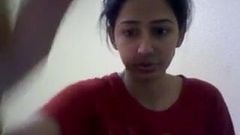 Une indienne desi sexy joue avec elle-même