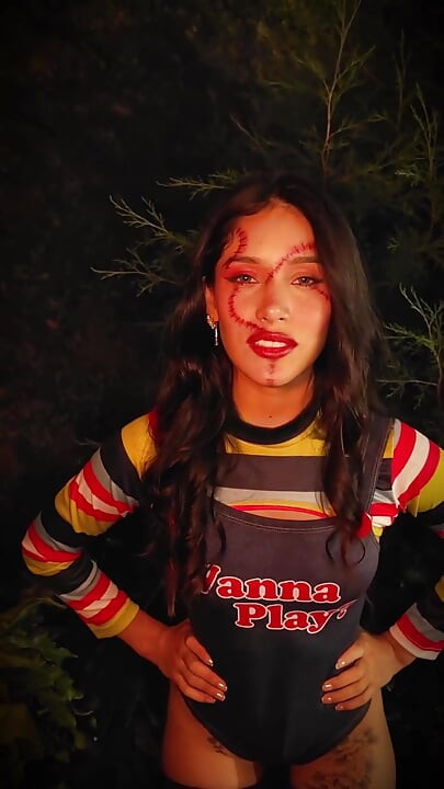 Latina Heeft Een Rijke Spuit Op Halloween