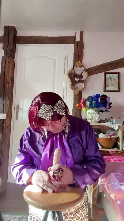 Dressed in a little leopard skirt to suck a dildo