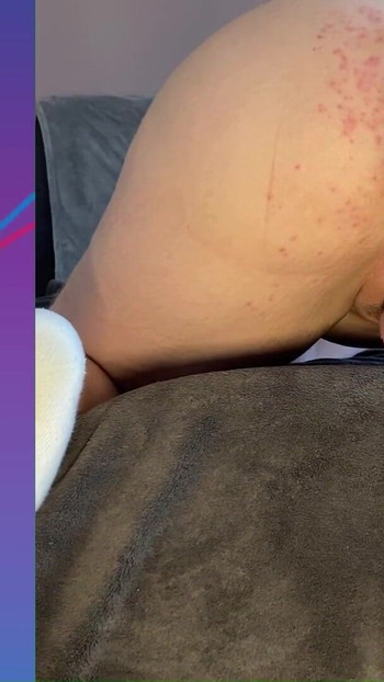 Uzbudljiv trenutak iz "Dildo ispada tijekom ogromnog orgazma, stroj za jebanje s dildom"