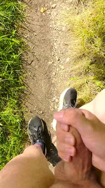 Nezaboravan trenutak iz filma "Tinejdžer 18+ uzima golu pauzu na odmorištu"