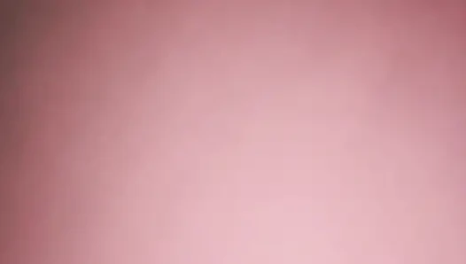 Schlampe nimmt schwanz von handwerker und er fingert sie, während ehemann weg ist