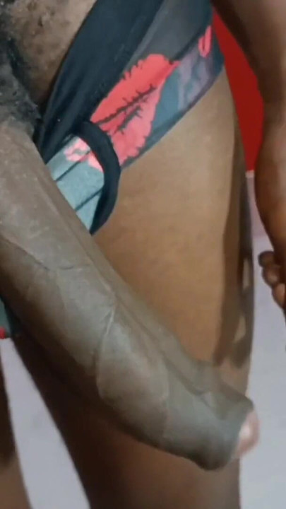 Meu vizinho quebra minha bunda com seu enorme pau preto grosso e então eu chupo. | Clipe 1
