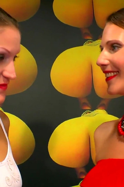 最好的德国 goo 女孩交换尿液和射精在约翰汤普森