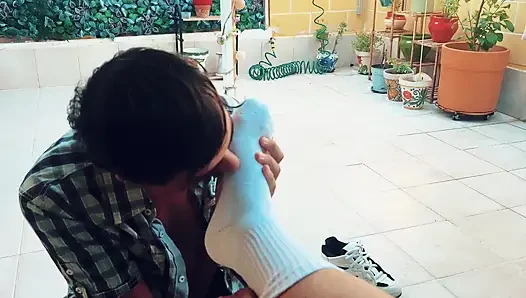 Worshipping Lucas : Intense feet service and licking