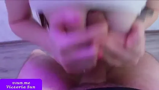 Aku memutuskan untuk membuat video dengan saudara tiriku