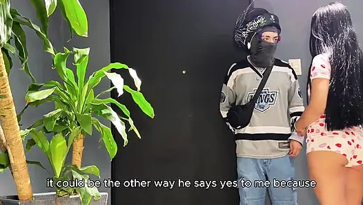 Красивая колумбийская женщина не может расплатиться с долгами... поэтому раздвигает ноги, пока муж отсутствует! - Space Productions