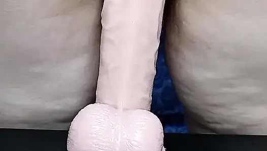 Ненасытная возбужденная жена разорвала ее большую пизду