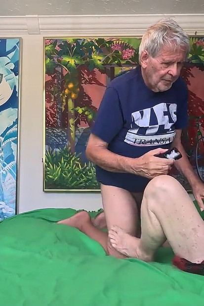 Video ini Bermula dengan penggambaran, dan berakhir dengan kongkek