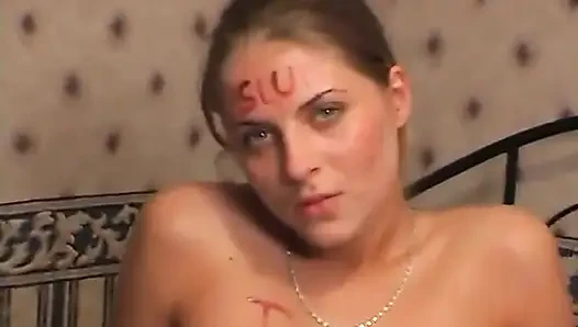 Sexy blondes mädchen liebt zungenanal