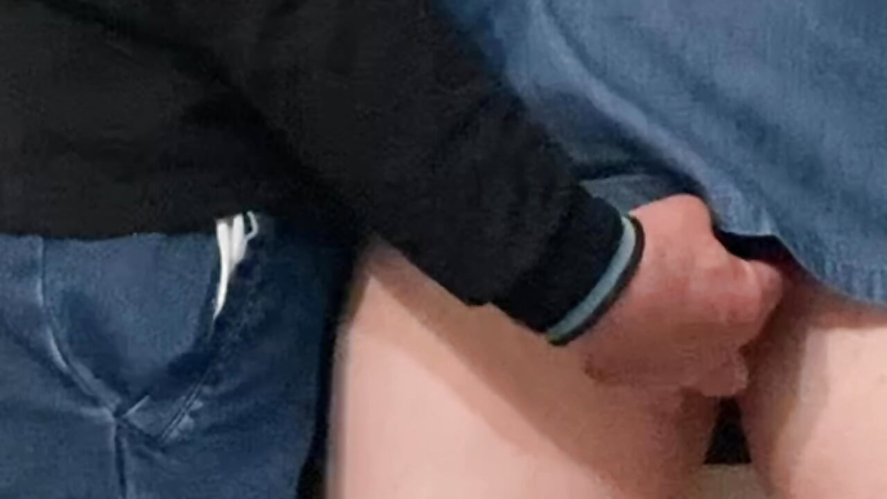 내 섹시한 보지에 있는 늙은 모르는 녀의 손