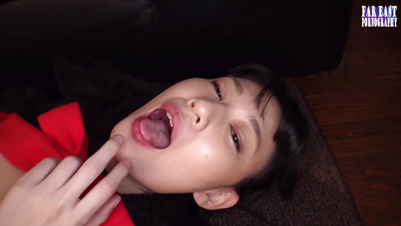 Delikatna Gulp Bliss z małą krzywą ciemnowłosą dokucza na Sweet Oral Date Part.4