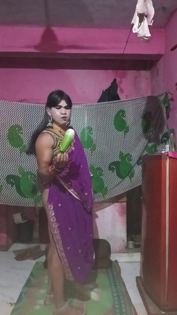 Nezaboravan trenutak iz "Madhuri Bhabhi Crasdreshing Apni Gand Ma Brinjal Dala"