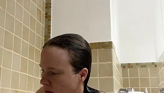 Teen with Hot Sagging Tits