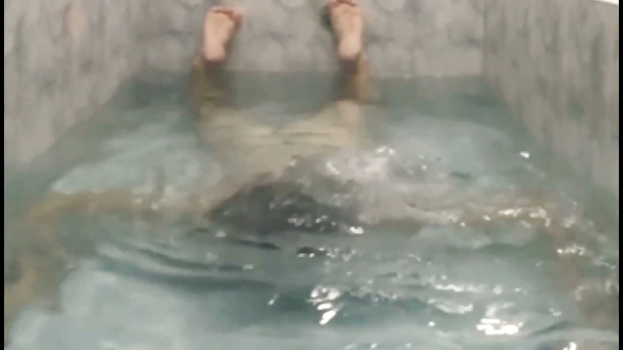 Bandar sissy underwater flexible bath with orgasm